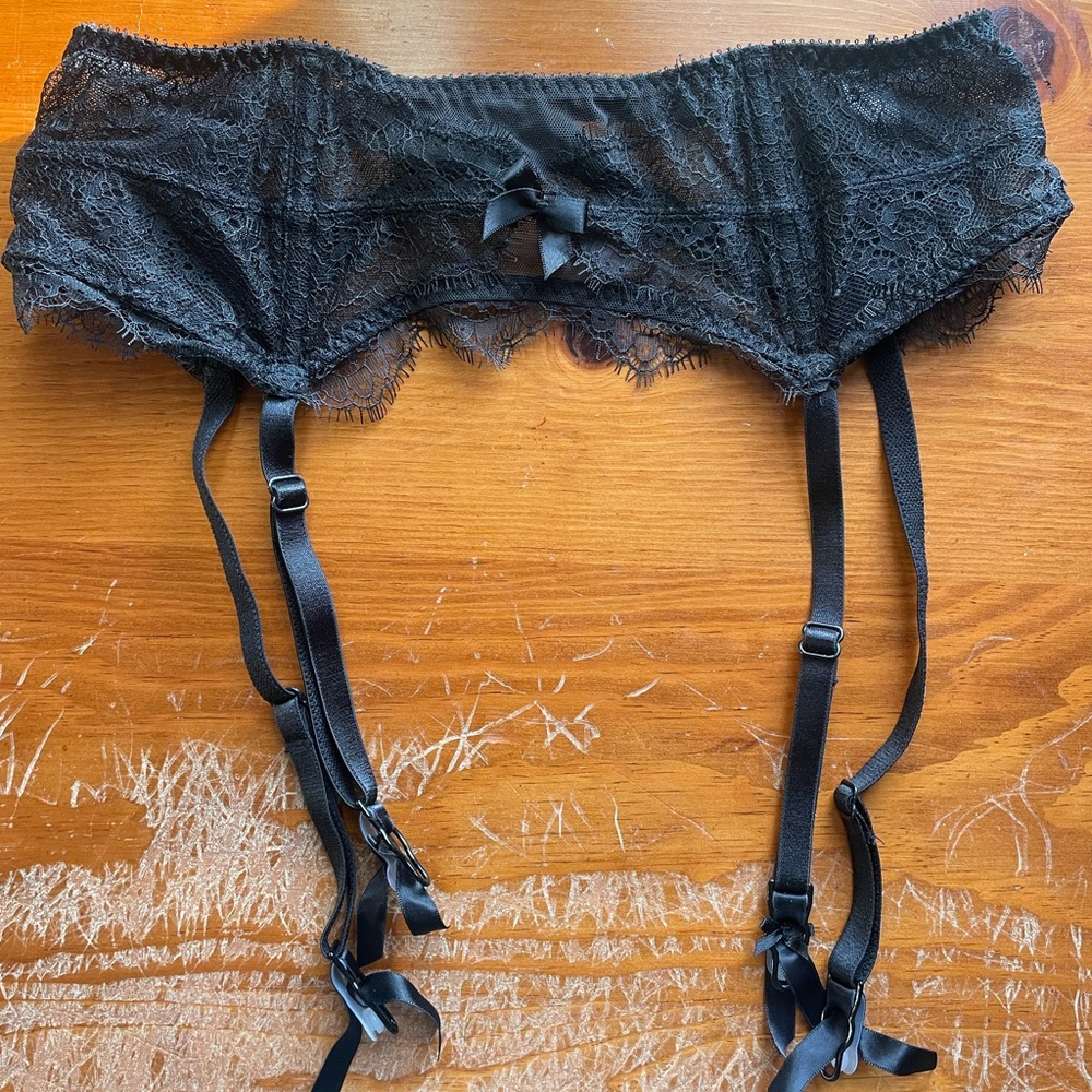 Victoria's Secret Sexy Black Lace Garter Belt